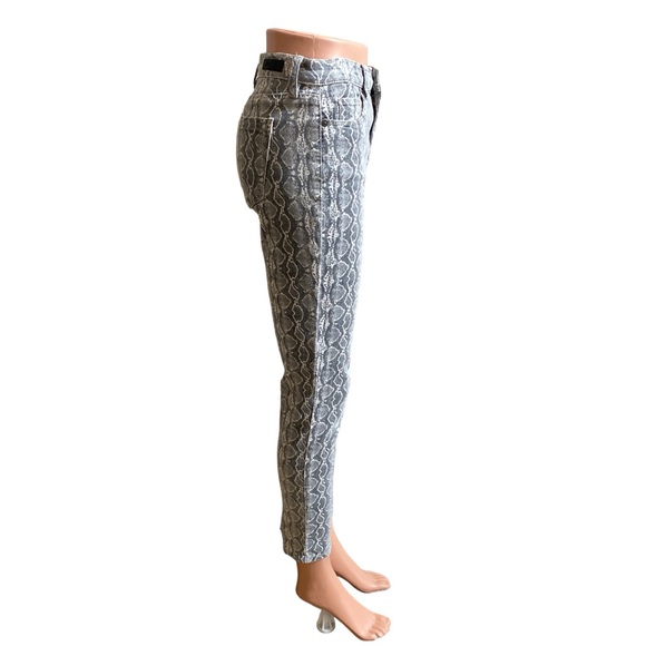 BLANKNYC The Reade Crop in Snake Print, size 26 - Picture 7 of 16